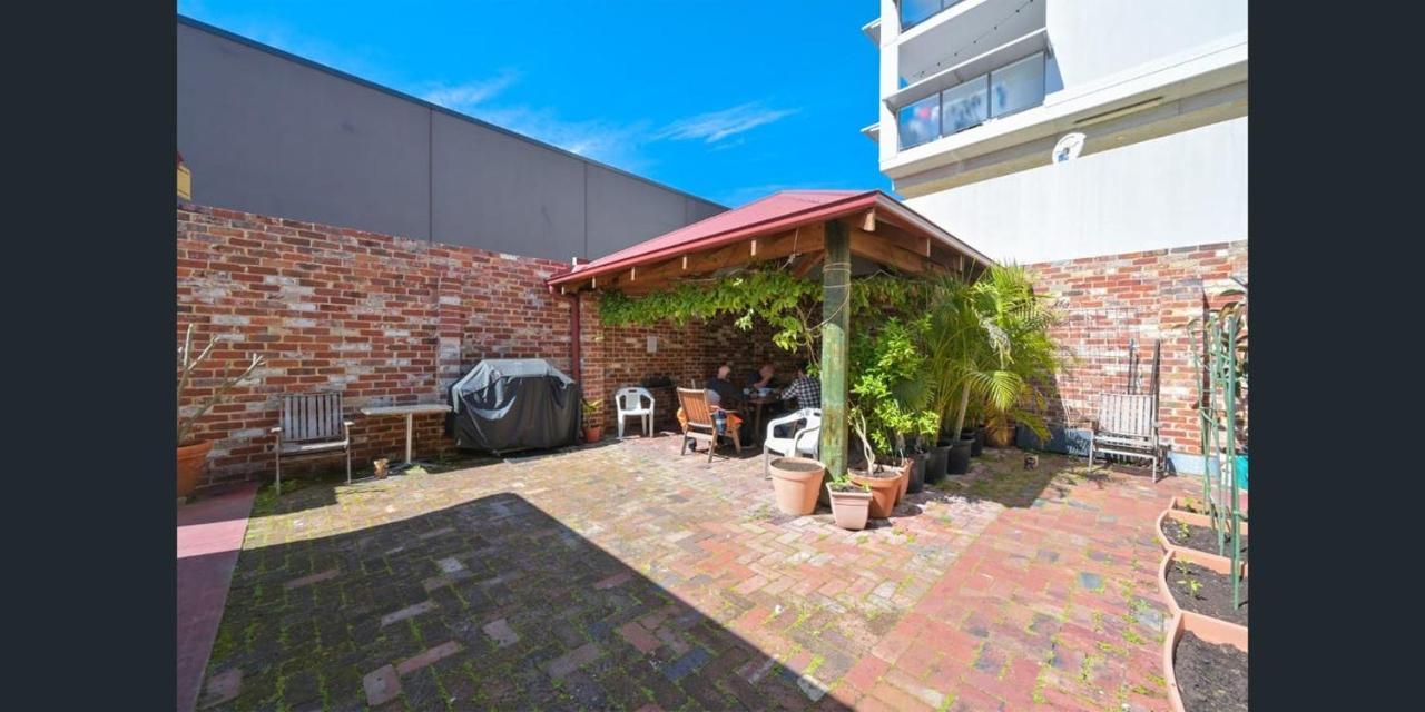 Emu Backpackers Perth - Note - Valid Passport Required For Check In — Photos 3